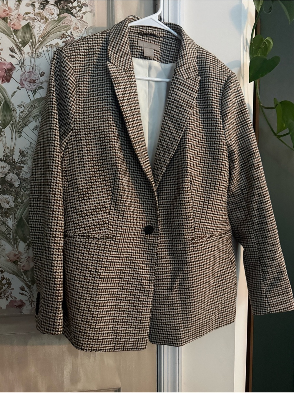 H&M Houndstooth Single-Button Blazer in Tan and Black